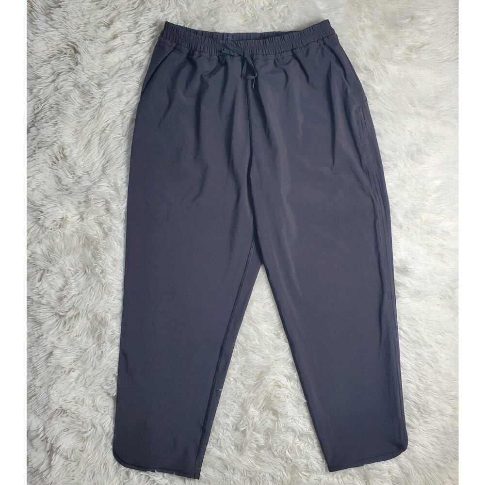 Lululemon Keep it Classic Crop Pants 6